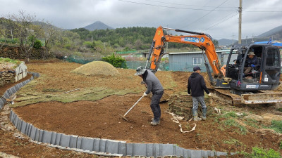 전남 여수시 묘지 사초작업
